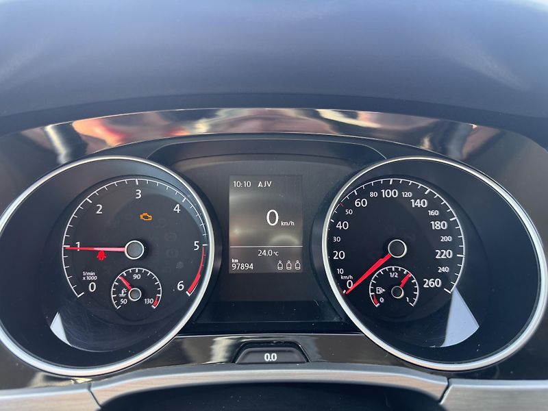 Volkswagen Touran 2.0 TDi, 110 kW, 97 tis km - fotka 12 z 18