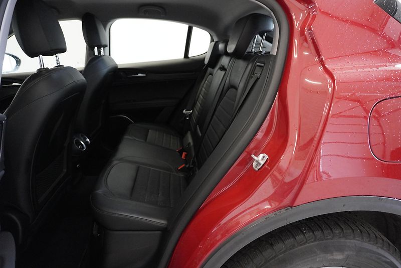 Alfa Romeo Stelvio 2.2D 132kW, 121 000KM - fotka 26 z 29