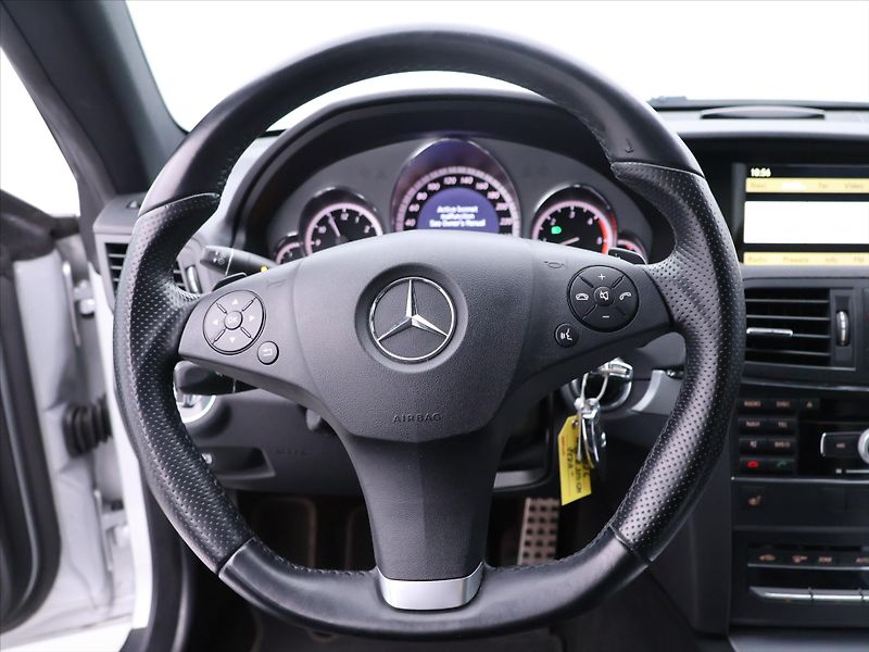 Mercedes-Benz Třídy E 3,0 350CDI 170kW Aut. Elegance - fotka 20 z 37