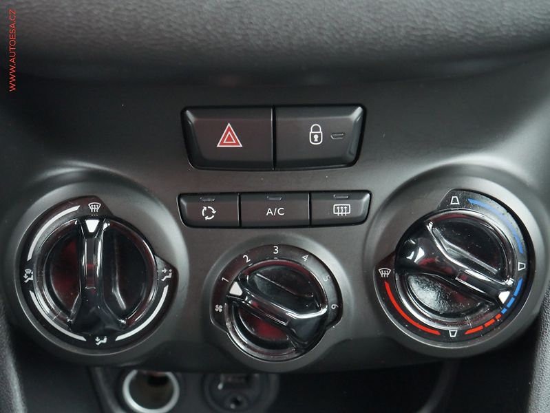 Peugeot 208 (2015) 1.2 PT, ČR, AC, tempo - fotka 15 z 19