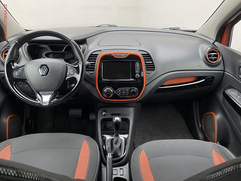 Renault Captur (2015) 1.2 TCe, Intense, AT, navi - fotka 8 z 17