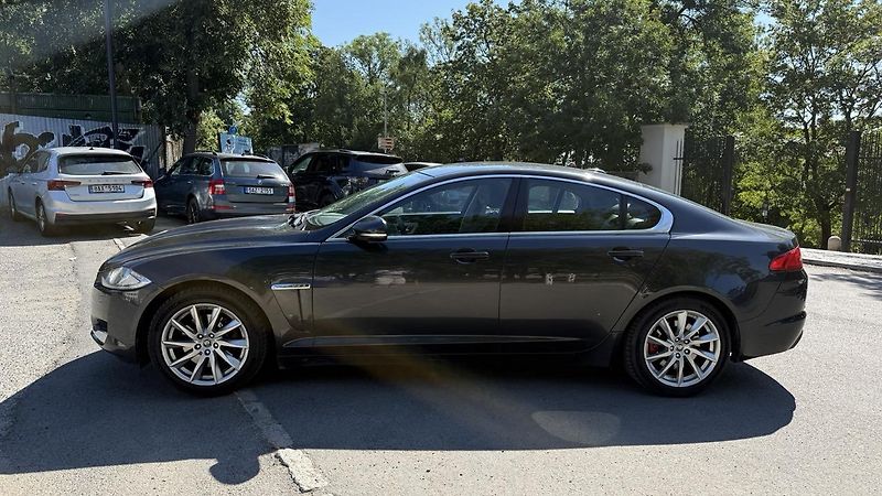 Jaguar XF (2012) 3.0D, X250 Facelift - fotka 2 z 18