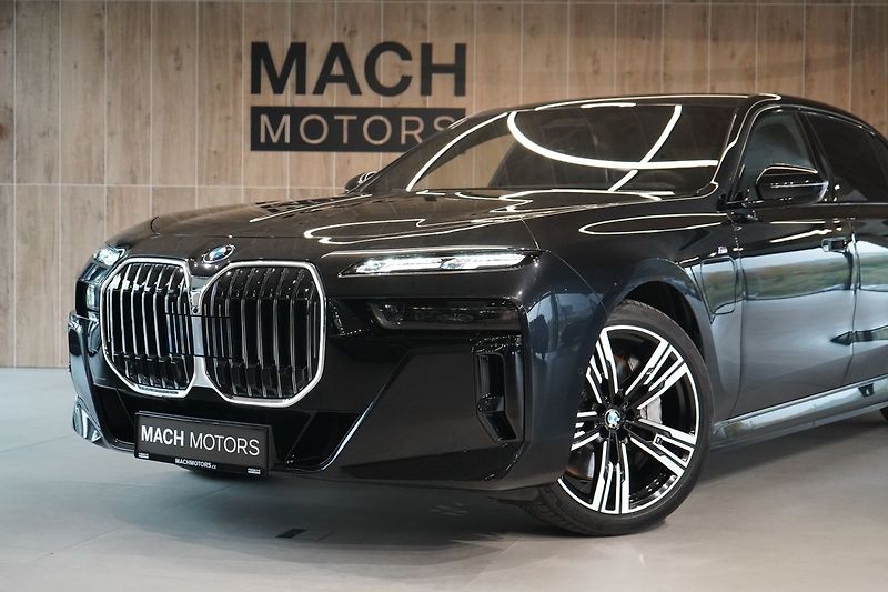 BMW Řada 7 750e xDrive,Televize,EL. dveře - fotka 2 z 50