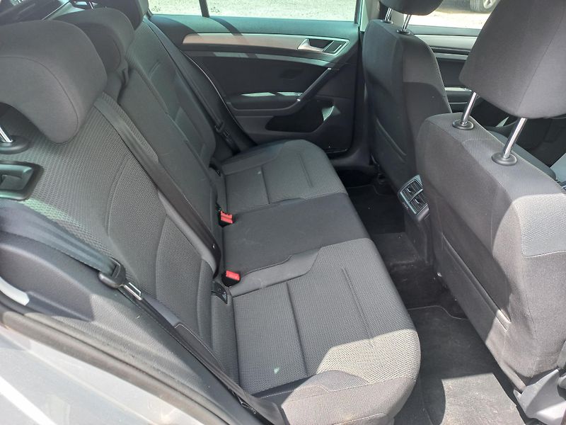 Volkswagen Golf (2014) 1.6TDi 77kW - fotka 13 z 20