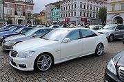 Sraz vozů značky Mercedes na Karlově náměstí v Kolíně.