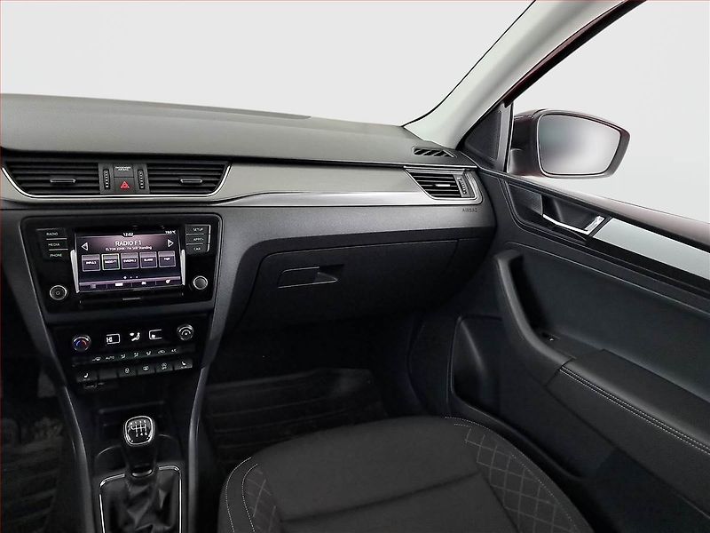 Škoda Rapid (2018) Spaceback 1.0 TSI, Xenony - fotka 8 z 14