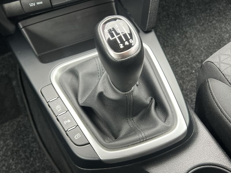Kia Ceed (2022) 1.5T-GDI 118kW TAŽNÉ  ČR NOVÉ - fotka 16 z 22