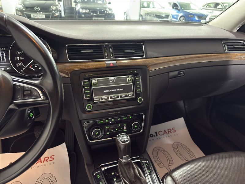 Škoda Superb 3,6   V6 260HP LAURIN WEBASTO - fotka 17 z 37