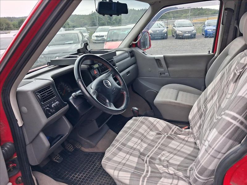 Volkswagen Caravelle 2,5 8míst, TZ, webasto,kamera - fotka 14 z 19
