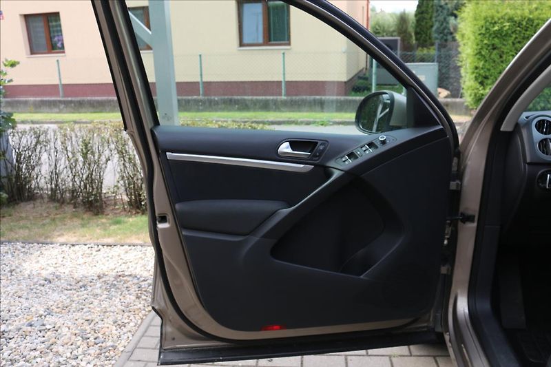 Volkswagen Tiguan 2,0 4x4, ČR, TAŽNÉ - fotka 8 z 25