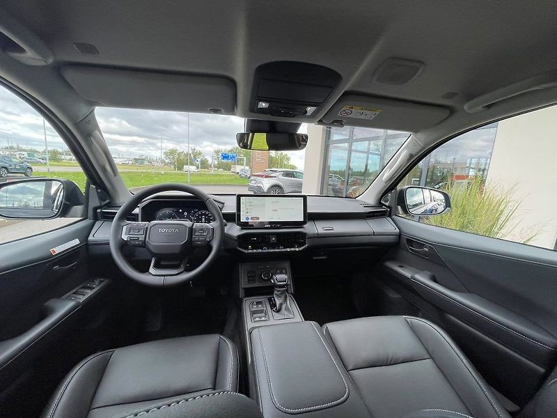 Toyota Hilux 2.8D automat Invincible - fotka 25 z 29