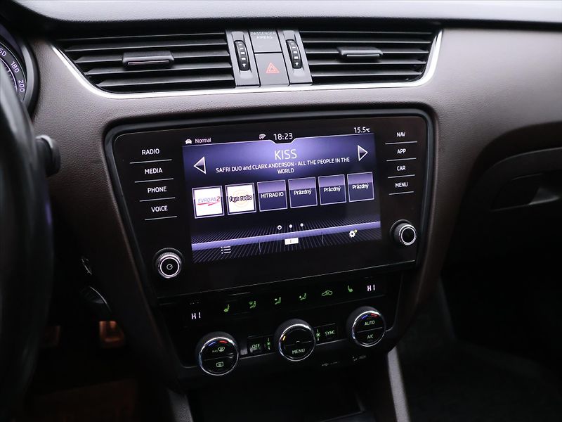 Škoda Octavia 2.0 TDI 110kW DSG L&K LED CZ - fotka 20 z 34