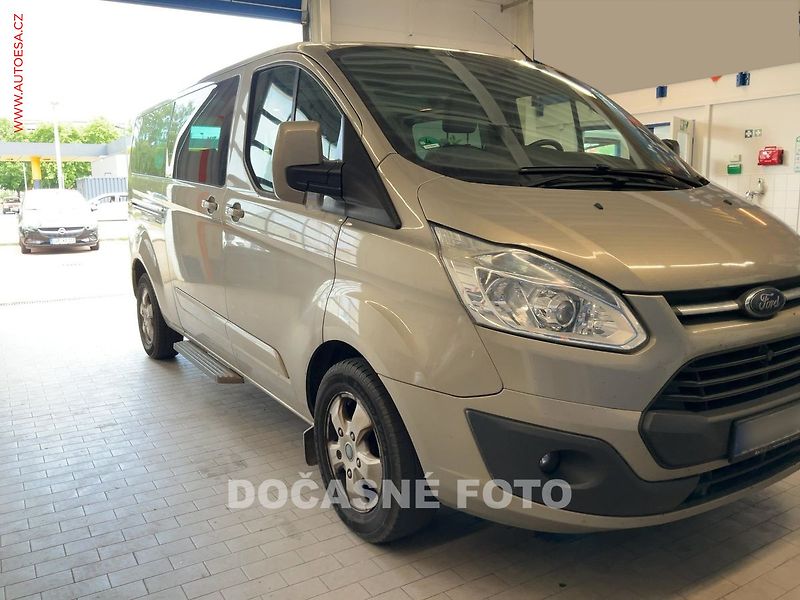 Ford Tourneo Custom (2015) 2.2TDCi L2, TITANIUM, 114kW - fotka 1 z 8