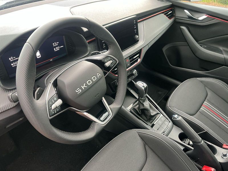 Škoda Kamiq (2026) 1.0 TSI 85 KW DSG Monte Carlo - fotka 9 z 27