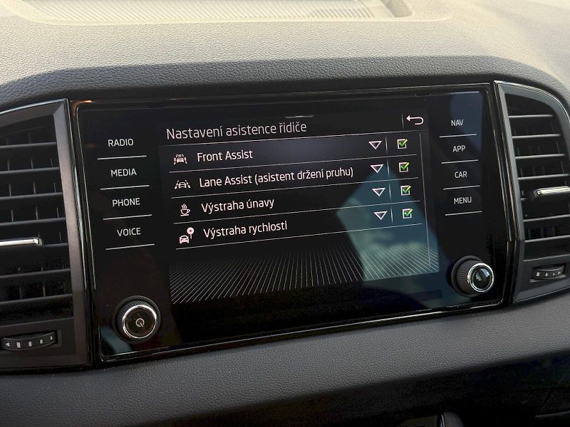 Škoda Karoq (2025) 1.5 TSI 110 kW Selection - fotka 16 z 24