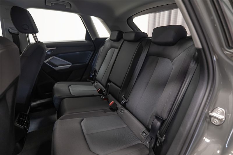 Audi Q3 1,5 35 TFSI S-LINE NAVI VÝHŘEV - fotka 31 z 37