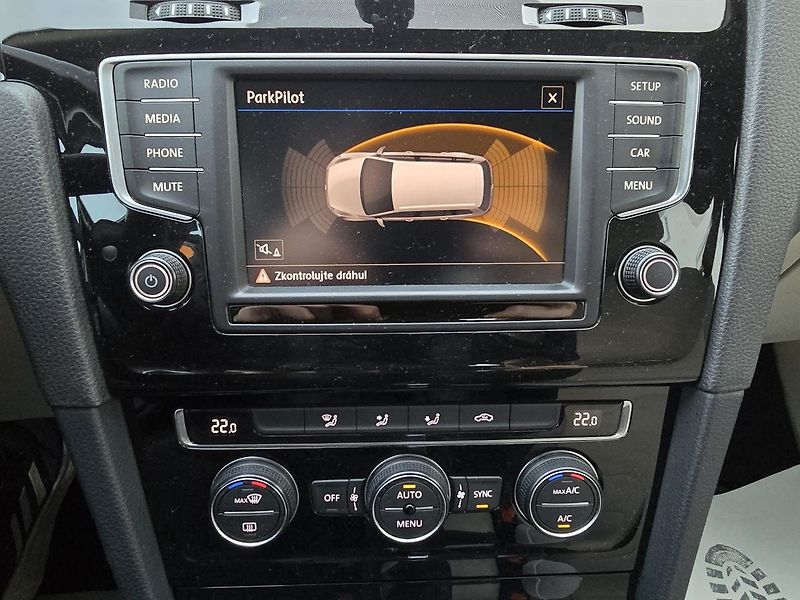 Volkswagen Golf 1.4TSi 110kW DSG HIGHLINE -DPH - fotka 16 z 38