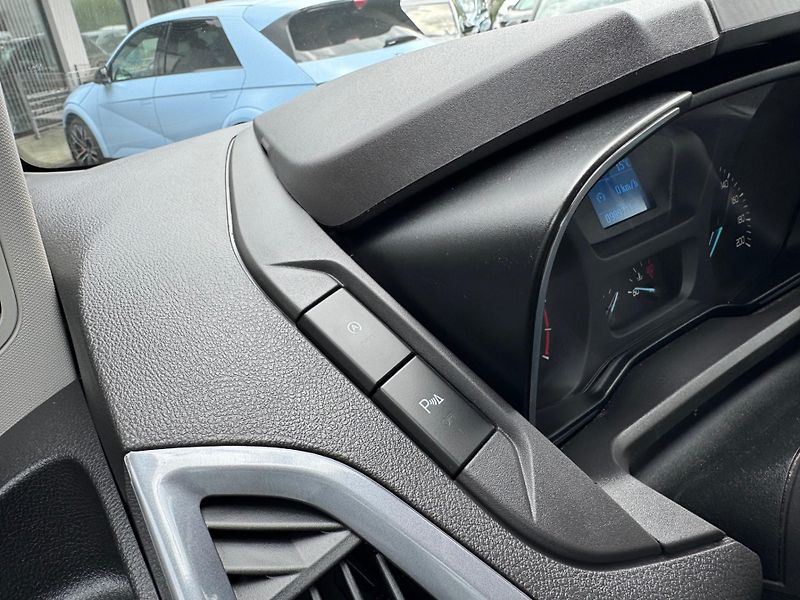 Ford Tourneo Custom (2018) Trend 2.0 TDCI 8 MÍST -CZ- DPH - fotka 18 z 27