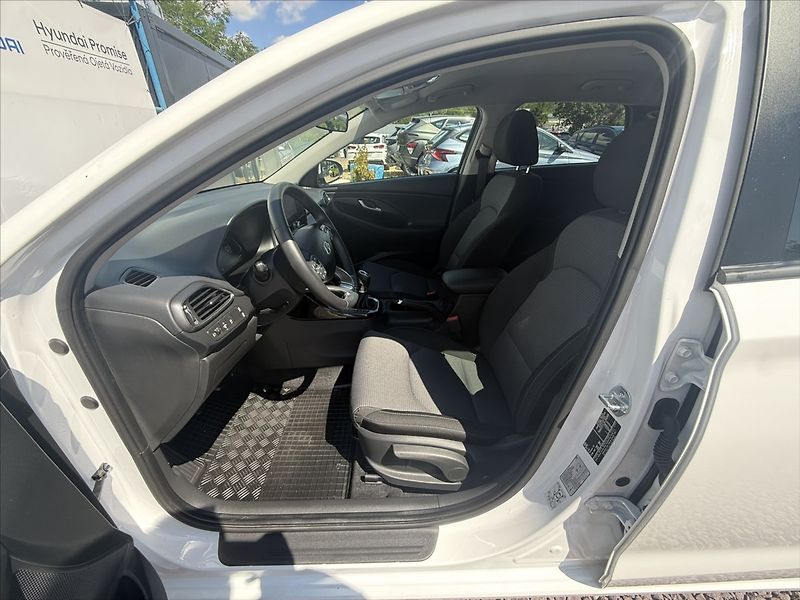 Hyundai i30 1,5 CVVT 71kW Family Climate - fotka 7 z 25