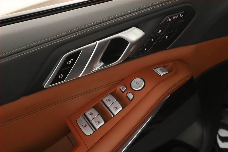 BMW X7 (2023) xDrive40d - fotka 10 z 20