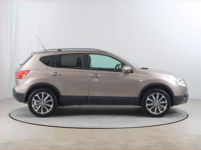 Nissan Qashqai (2009) 1.6, Serv.kniha, Navi - fotka 6 z 17