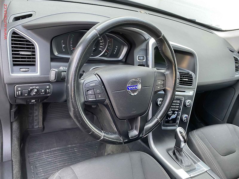 Volvo XC60 (2014) 2.4D 4x4, 2.maj,ČR, AT, park - fotka 12 z 15