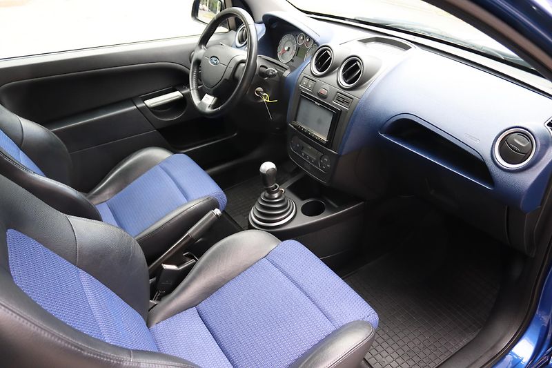 Ford Fiesta ST 2.0i 110kW - fotka 39 z 49