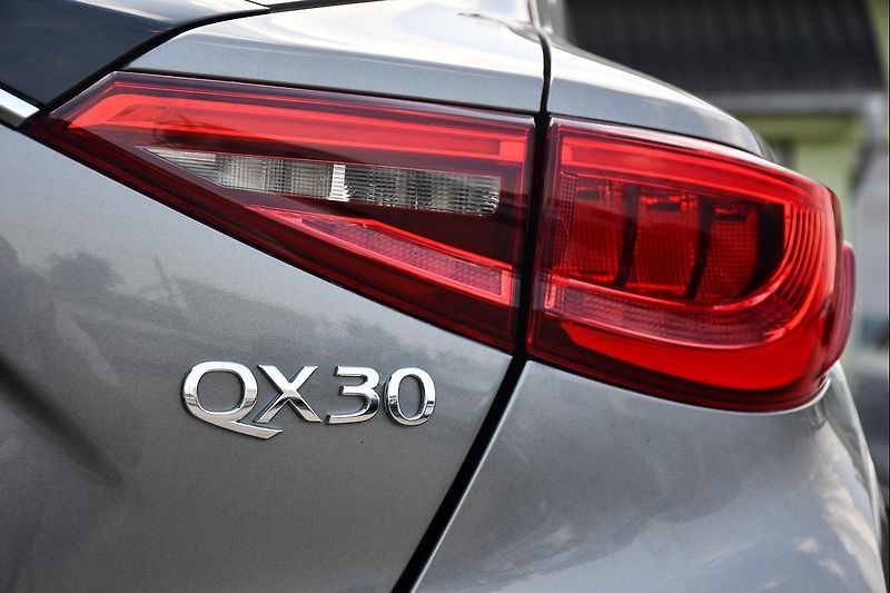 Infiniti QX30 220 CDI 4MATIC PANO ACC - fotka 52 z 52