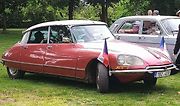 Habrovany cestovaly časem. Park zaplnily historické automobily i motorky.