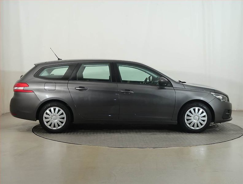 Peugeot 308 (2019) 1.2 PureTech, Serv.kniha - fotka 6 z 13