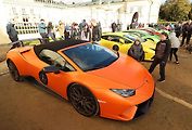 Luxusní supersporty projely západ Čech, milionové rarity přibrzdily v Kynžvartu