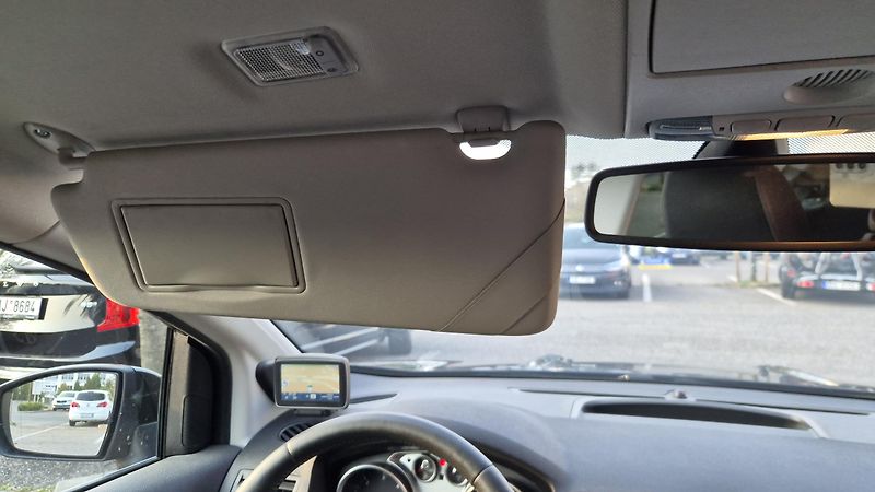 Ford Kuga (2011) 2.0 TDCi 4x4 Titanium, ČR - fotka 23 z 52