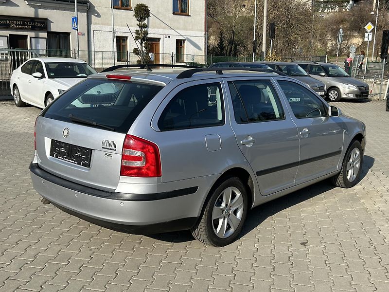 Škoda Octavia 1,9TDi DSG combi Team Edition - fotka 3 z 50