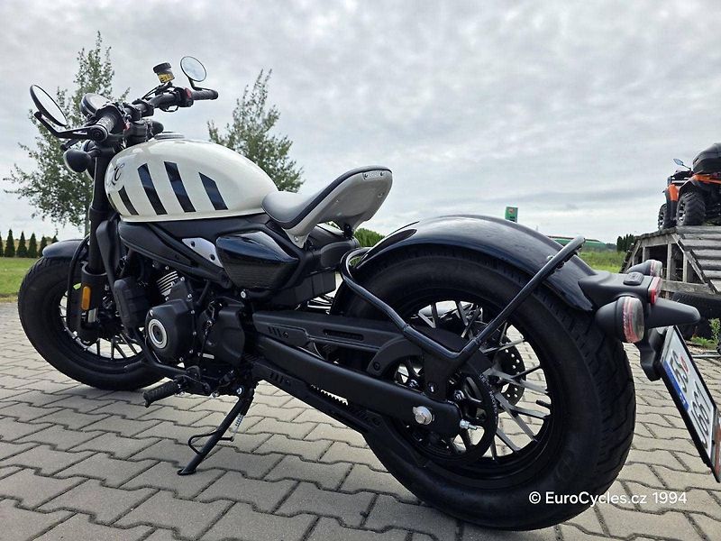 CFMOTO (2025) 450 CL-C Bobber - fotka 9 z 11