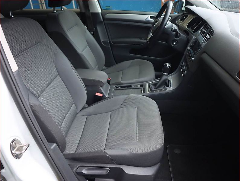 Volkswagen Golf (2014) 1.2 TSI, Serv.kniha, Tempomat - fotka 9 z 17