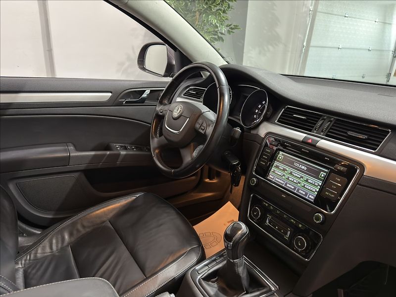 Škoda Superb 2,0   TDI 103KW ELEGANCE XEN - fotka 20 z 34