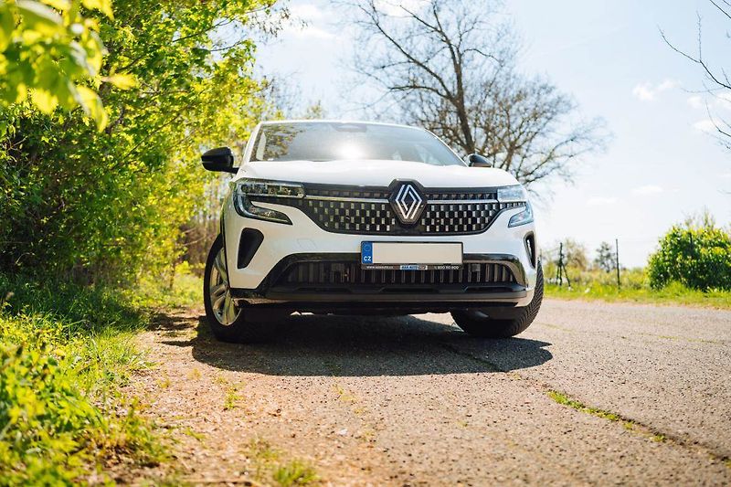 Renault Austral (2024) 1.3 T MHEV - fotka 2 z 28