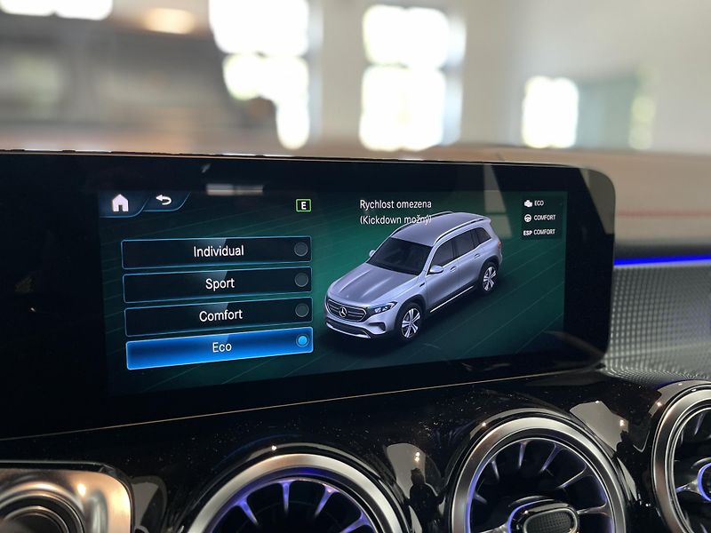 Mercedes-Benz EQB 300 4Matic - fotka 28 z 33