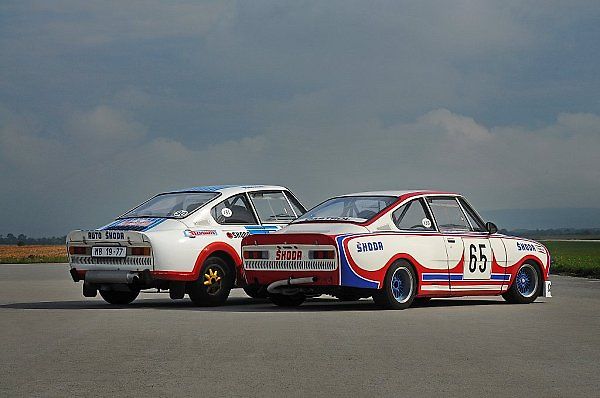 Škoda 130 RS. Vlevo je soutěžní provedení z roku 1977, vpravo okruhová verze z roku 1981.