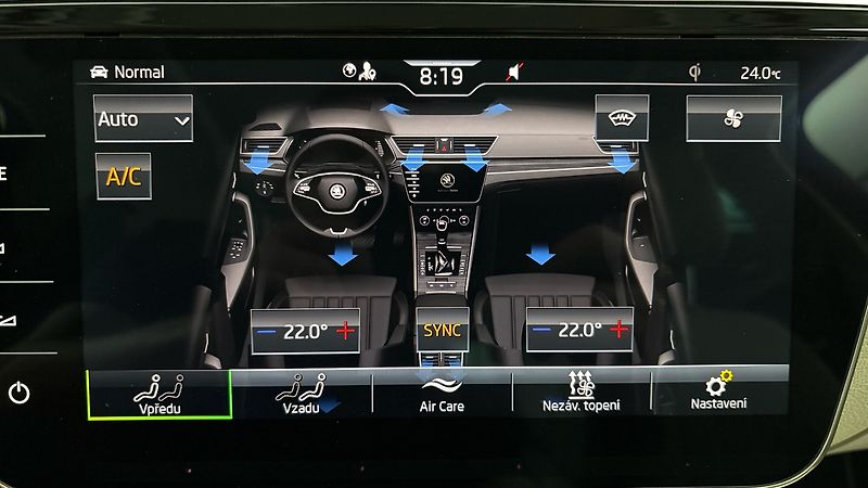 Škoda Superb 2.0 TDI DSG 4x4 L&K Combi - fotka 31 z 36