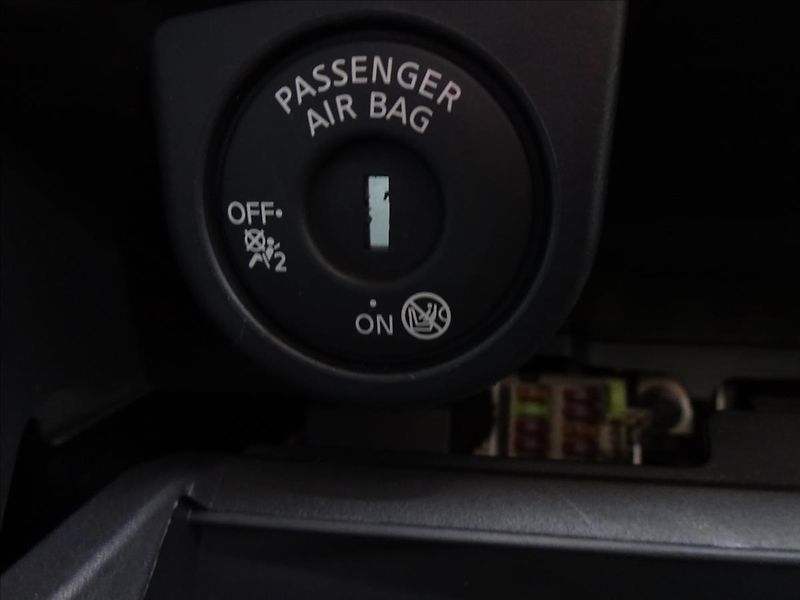 Nissan Navara 2,3 dCi 140 kW 4x4 Automat - fotka 31 z 60