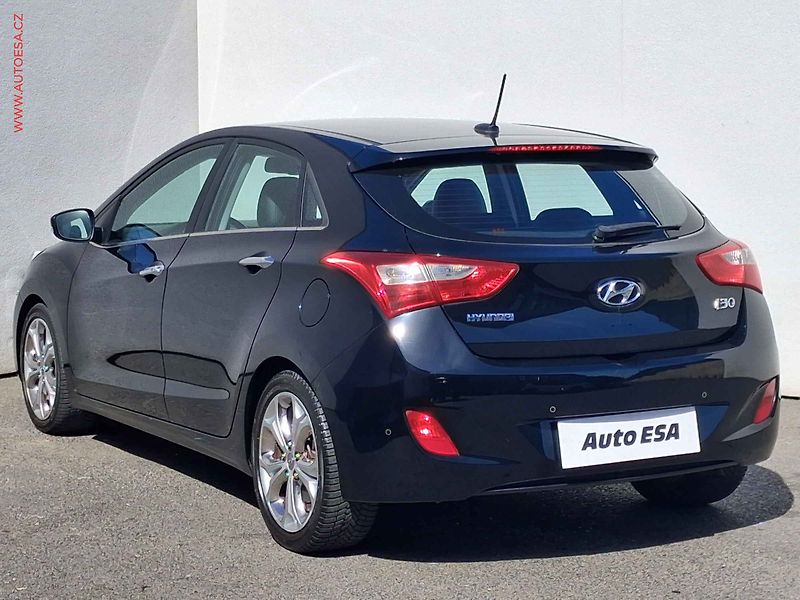 Hyundai i30 (2013) 1.6GDi, 2.maj, servis.kniha - fotka 6 z 19