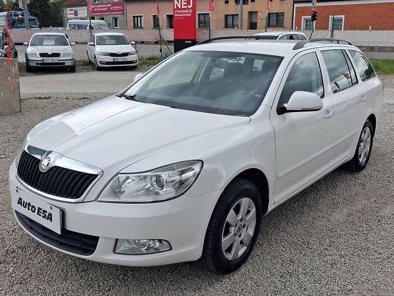 Škoda Octavia (2010) 1.6 TDi, 2.maj,ČR, AC, park - fotka 3 z 18