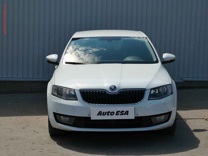 Škoda Octavia (2015) 2.0 TDi, ČR, Navi, bixen - fotka 2 z 24