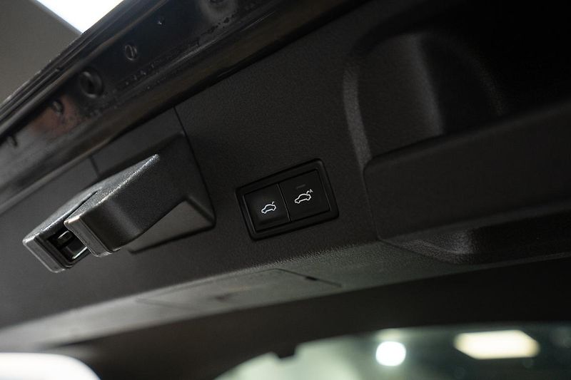 Volkswagen Arteon 2.0 TDI R-Line 140 kW - fotka 25 z 34