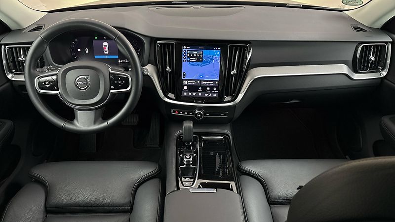 Volvo V60 2.0 T6 AUT AWD Recharge Plus B - fotka 8 z 27