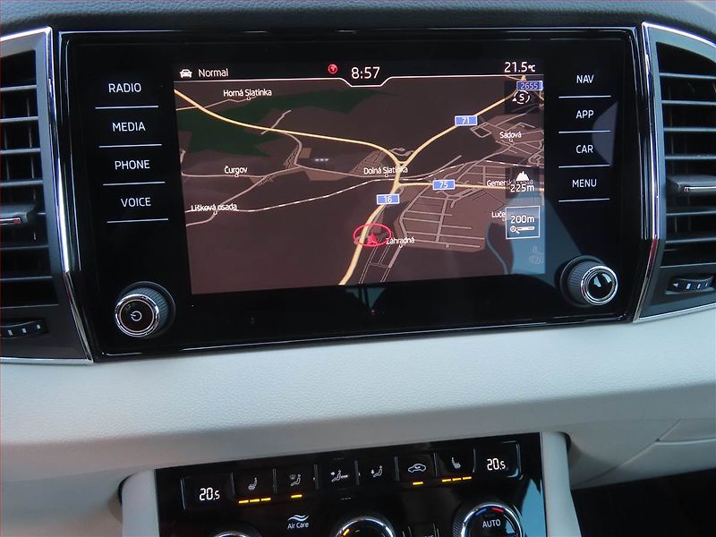 Škoda Karoq (2018) Style Plus 1.5 TSI - fotka 18 z 26