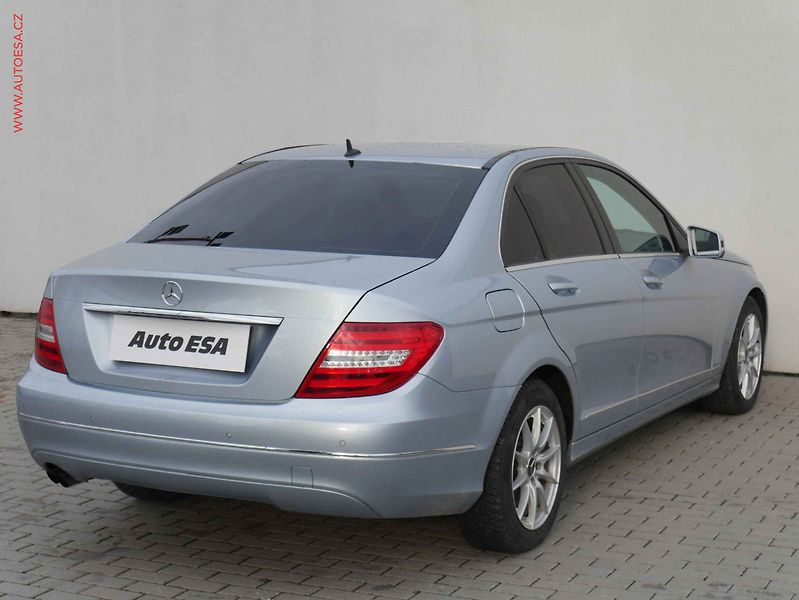 Mercedes-Benz Třídy C (2013) 1.6T, AT, bixen, AC - fotka 4 z 20