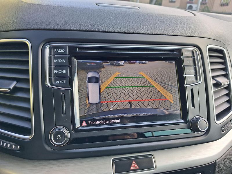 Volkswagen Sharan (2016) 2,0TDi NAVI  DSG  BEZ KOROZE ! - fotka 29 z 39