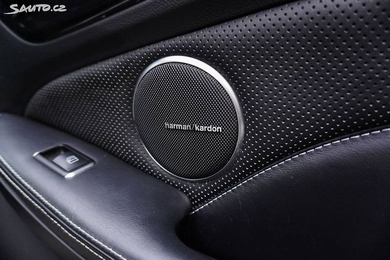 Mercedes-Benz SLK (2012) 55 AMG V8 310KW MAGIC SKY - fotka 23 z 24